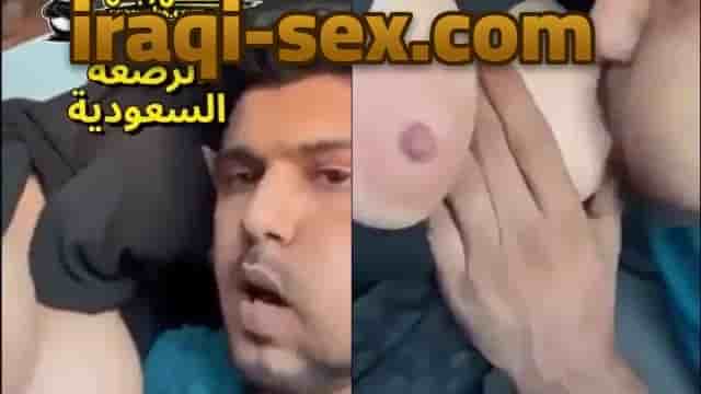 ولد يمني يرضع بزاز عراقية منقبة داخل السيارة